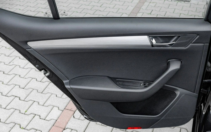 Skoda Superb cena 96850 przebieg: 115590, rok produkcji 2019 z Rudnik nad Sanem małe 704